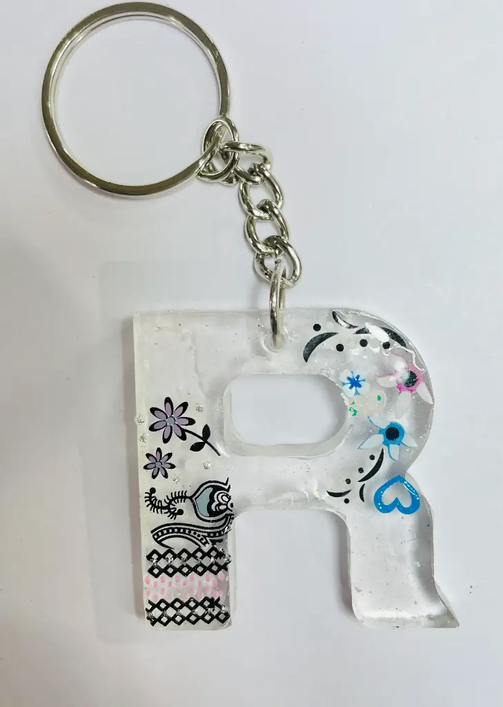 Letter 'R' with designs Keychain -GMK032