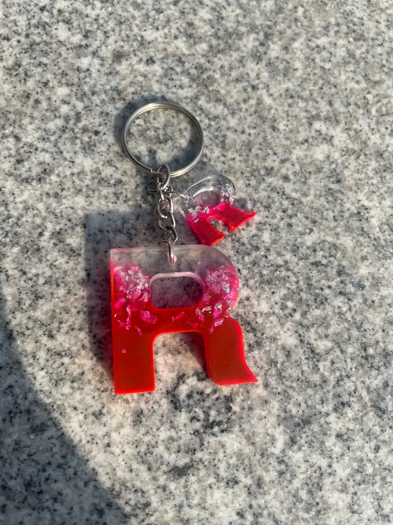 Letter 'R' in red with charm Keychain -GMK044