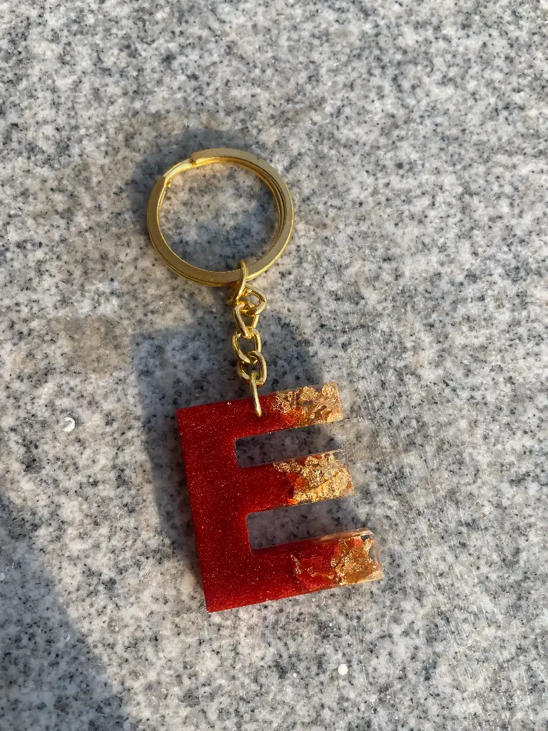 Letter 'E' in red and gold Keychain -GMK057