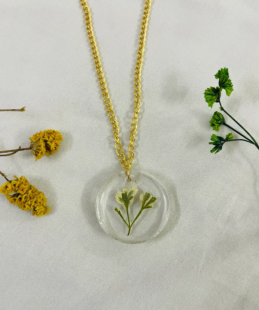 A plain leaf locket -GML018