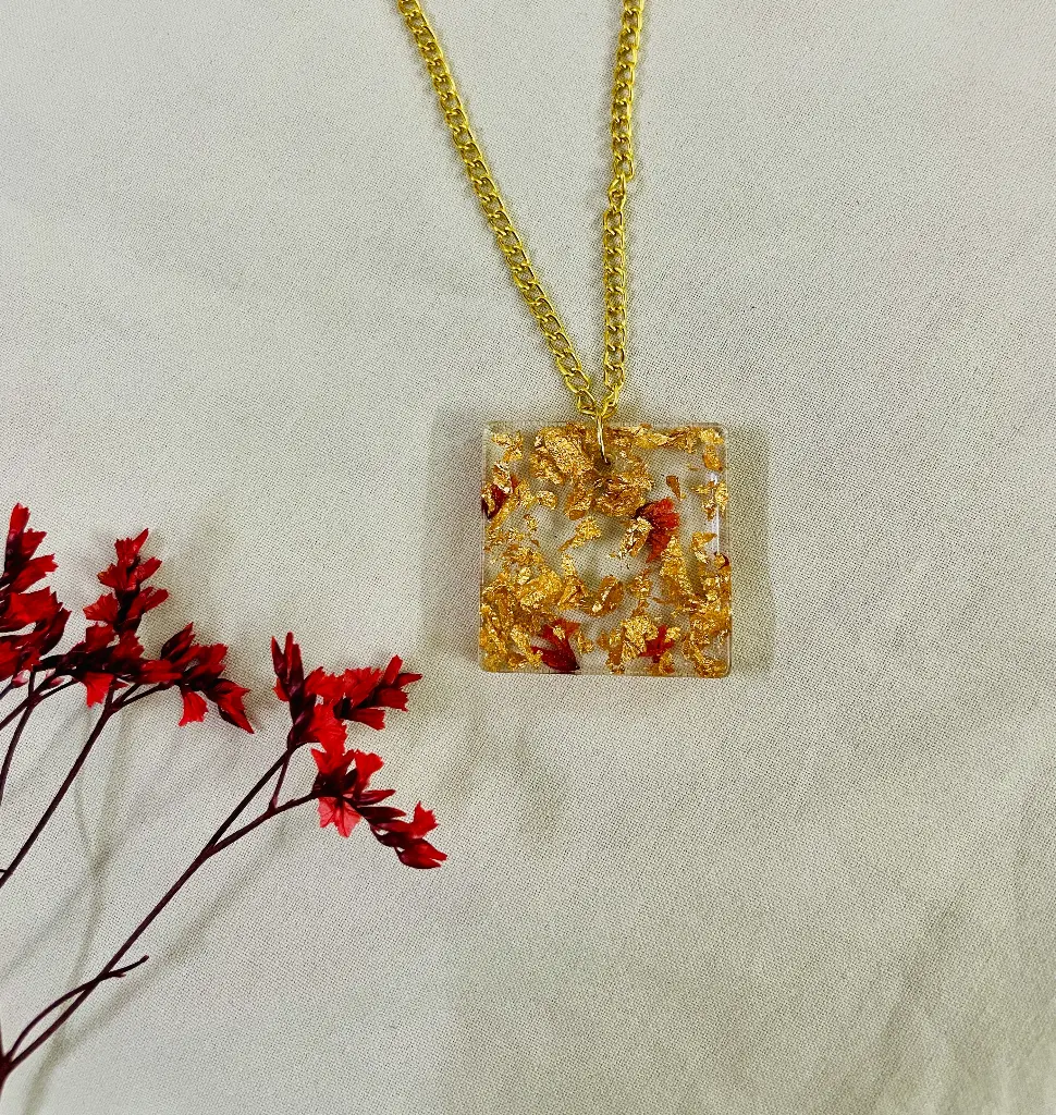 A red petals with gold flakes Locket -GML019