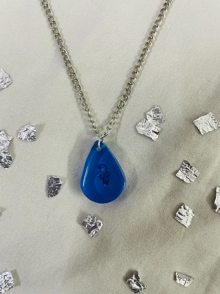 A designed blue drop Locket -GML028