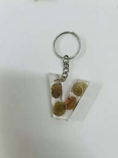 Letter 'V' with sea shells Keychain -GMK012
