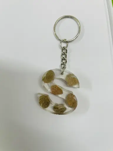 Letter 'S' with sea shells Keychain -GMK013