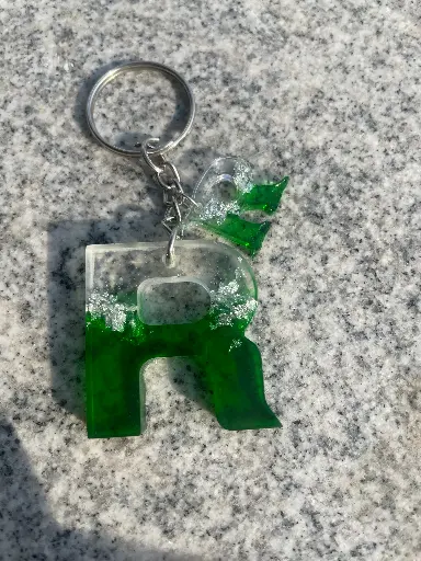 Letter 'R' in green with charm Keychain -GMK041