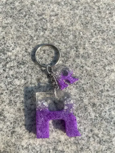 Letter 'R' in purple with charm Keychain -GMK043