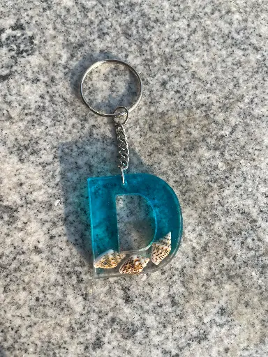 Letter 'D' sea shells in blue Keychain -GMK056