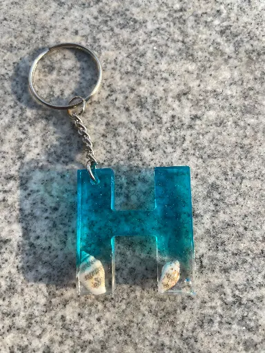 Letter 'H' with sea shells in blue Keychain -GMK060