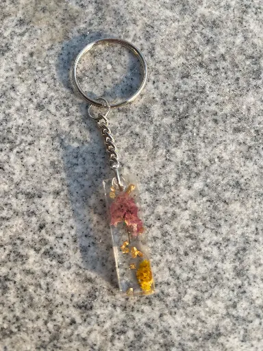 Letter 'I' in flower petals Keychain -GMK062