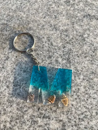 Letter 'M' with seashells and blue Keychain -GMK071
