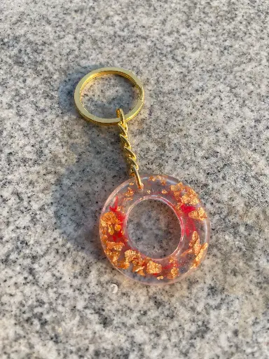 Letter 'O' with red and gold flakes Keychain -GMK074