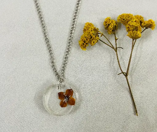 A single flower locket -GML008