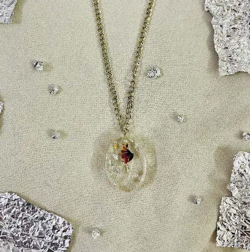 A flower with silver flakes Locket -GML012