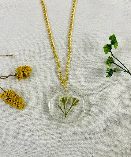 A plain leaf locket -GML018