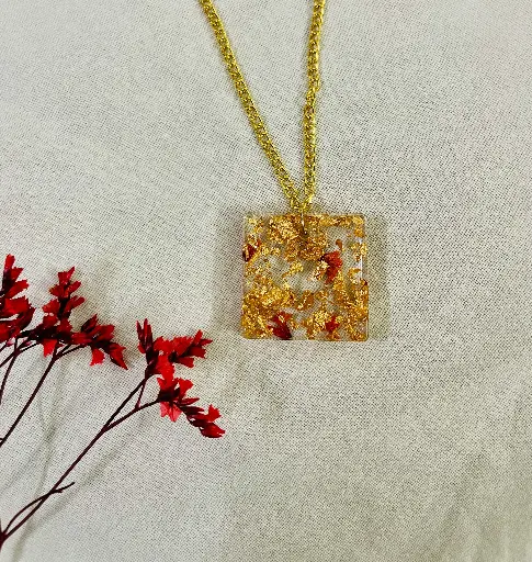 A red petals with gold flakes Locket -GML019