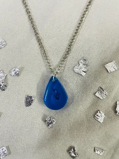 A designed blue drop Locket -GML028